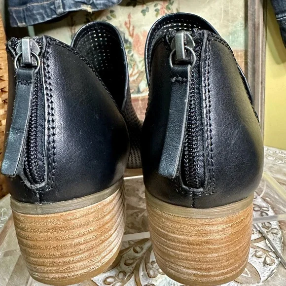 EUC Sofft Black Perforated Leather Ankle Bootie w/ V Notch Size: 8.5 - Picture 8 of 12
